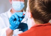 Gestione domiciliare dei pazienti Covid, ok a monoclonali e indicazioni per bambini nella circolare del ministero